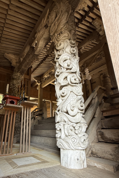 龍の彫り物